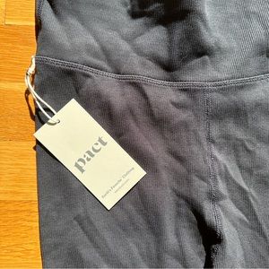 Pact New black ribbed organic cotton leggings Sz med.